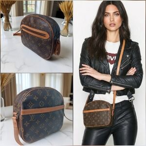 Louis Vuitton ✨️Senlis Vintage Monogram Crossbody Camera Bag